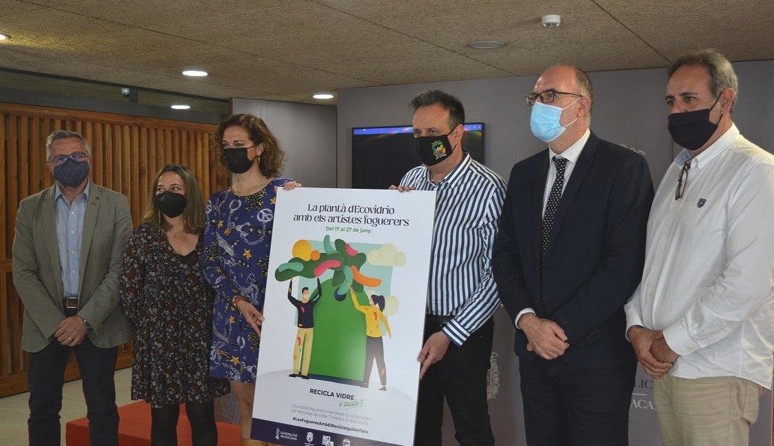 Doce ninots situados sobre contenedores verdes de reciclaje de vidrio homenajearán a las Hogueras de Alicante Doce ninots situados sobre contenedores verdes de reciclaje de vidrio homenajearán a las Hogueras de Alicante