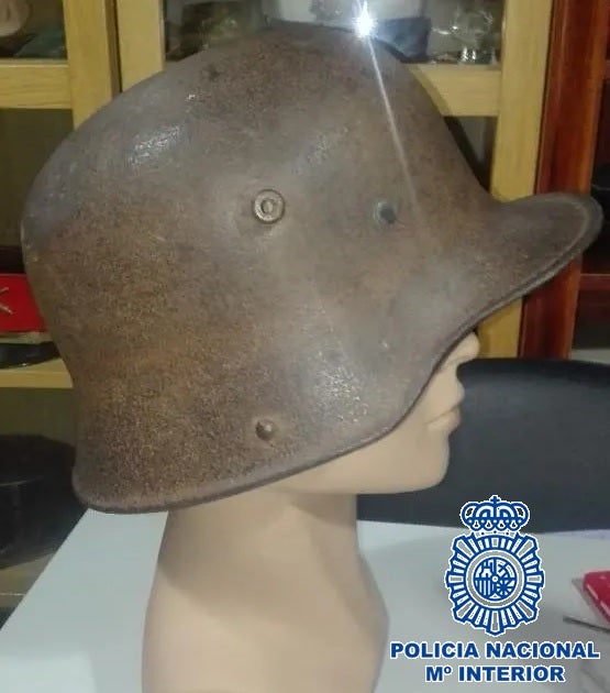 Recuperan un casco de la I Guerra Mundial en una operación en Marbella Recuperan un casco de la I Guerra Mundial en una operación en Marbella