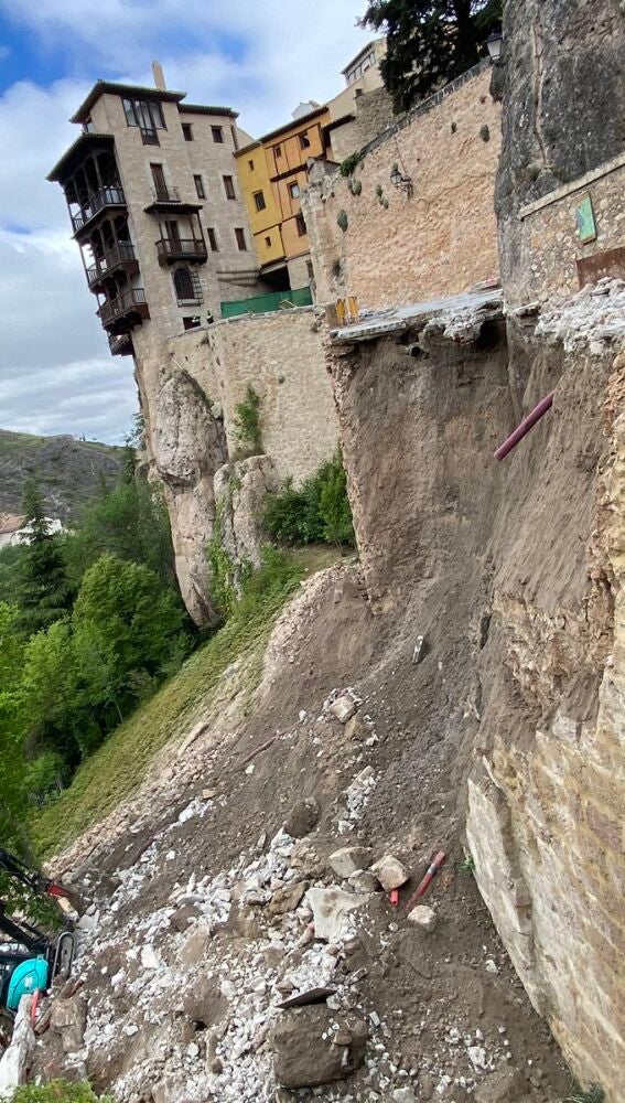 Derrumbe del principal acceso a las Casas Colgadas de Cuenca el pasado 12 de mayo