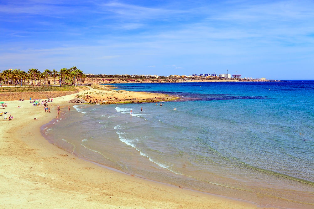 Orihuela, con 11 playas galardonadas, revalida el título de segunda ciudad de España con más banderas azules Orihuela, con 11 playas galardonadas, revalida el título de segunda ciudad de España con más banderas azules