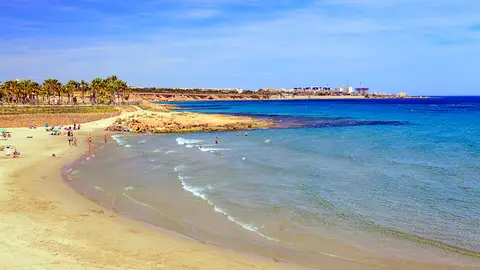 Las 11 playas de Orihuela revalidan el título de la segunda ciudad de España con más banderas azules y la primera de la Comunidad Valenciana       