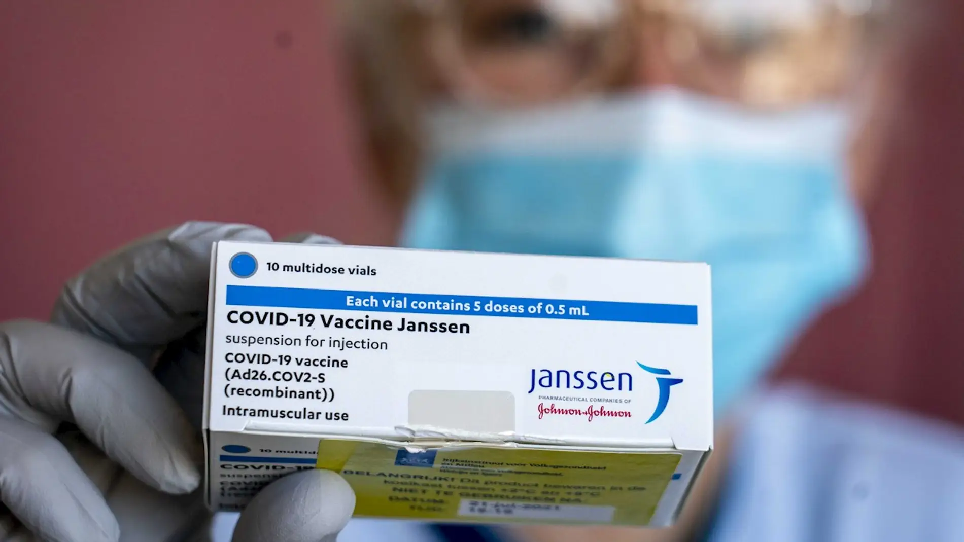 La vacuna monodosis se empieza a adminstrar a temporeros y personas sin hogar