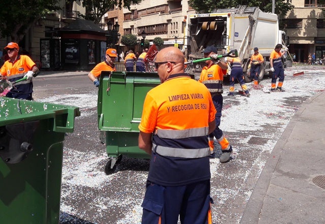 Reunión "in extremis" para evitar la huelga de recogida de basuras en la capital Reunión "in extremis" para evitar la huelga de recogida de basuras en la capital