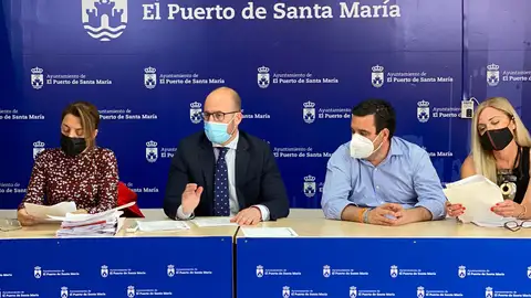 Germán Beardo y Curro Martínez, durante la adjudicación Germán Beardo y Curro Martínez, durante la adjudicación