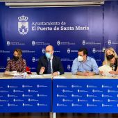 Germán Beardo y Curro Martínez, durante la adjudicación