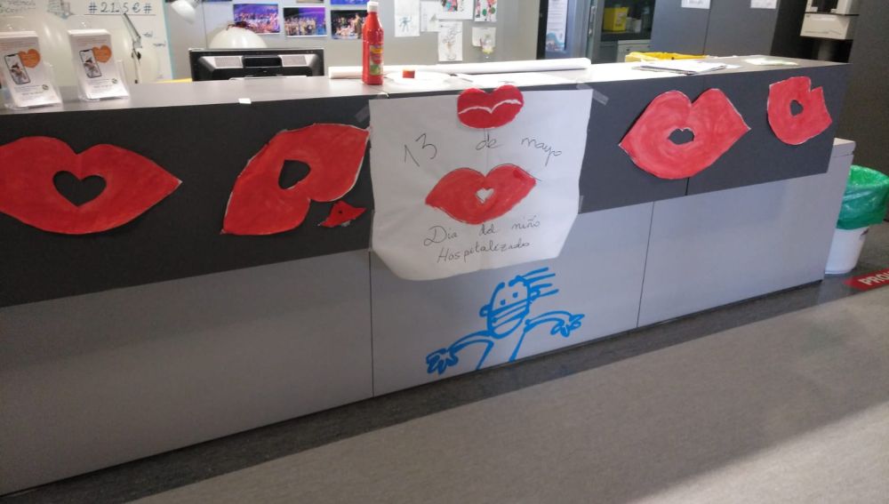 La planta de Pediatría ha sido adornada para la ocasión 