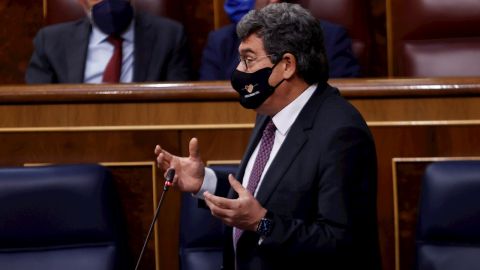El ministro de Inclusi&oacute;n, Seguridad Social y Migraciones, Jos&eacute; Luis Escriv&aacute;, durante su intervenci&oacute;n en la sesi&oacute;n de control al Ejecutivo