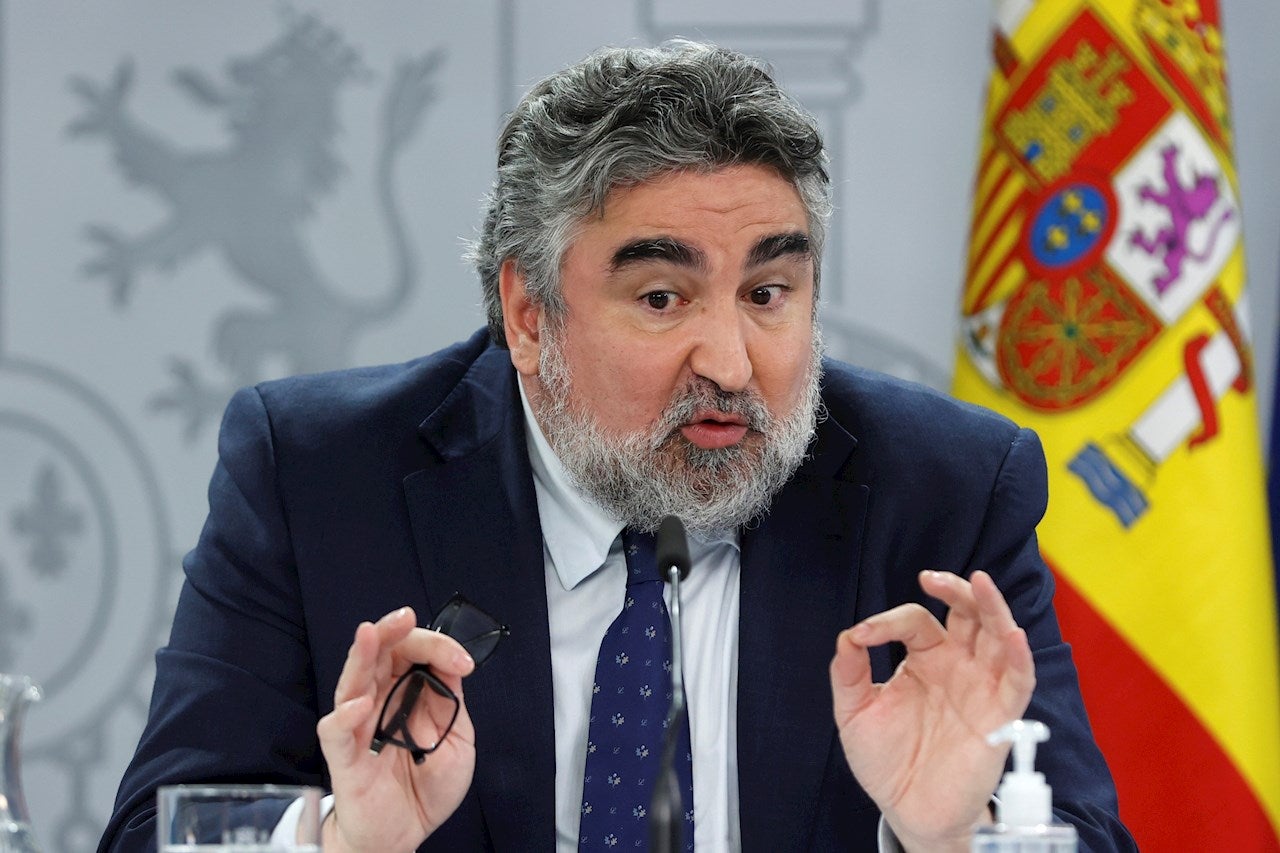 El ministro de Cultura desautoriza al PSOE de Madrid y defiende a Trapiello El ministro de Cultura desautoriza al PSOE de Madrid y defiende a Trapiello
