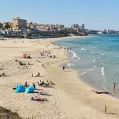 La Generalitat Valenciana ha trasladado al Ayuntamiento de Pilar de la Horadada su felicitación porque la FEE ha decidido volver a otorgar el distintivo Bandera Azul a seis playas del término municipal La Generalitat Valenciana ha trasladado al Ayuntamiento de Pilar de la Horadada su felicitación porque la FEE ha decidido volver a otorgar el distintivo Bandera Azul a seis playas del término municipal