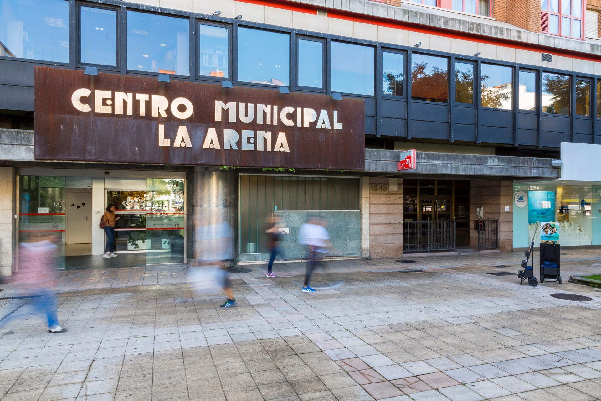 Los vecinos de La Arena reclaman más aparcamientos Los vecinos de La Arena reclaman más aparcamientos