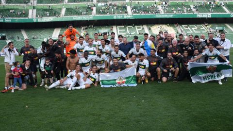 El Elche CF celebr&oacute; una heroica permanencia en Primera Divisi&oacute;n.