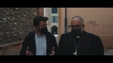 El tenso momento entre Gonzo y el arzobispo de Oviedo: "¿Por qué deja a las monjas en la calle?, ¿dónde está los millones?" El tenso momento entre Gonzo y el arzobispo de Oviedo: "¿Por qué deja a las monjas en la calle?, ¿dónde está los millones?"