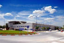 Colisionan un turismo y un autobús que trasportaba equipo femenino conquense Colisionan un turismo y un autobús que trasportaba equipo femenino conquense