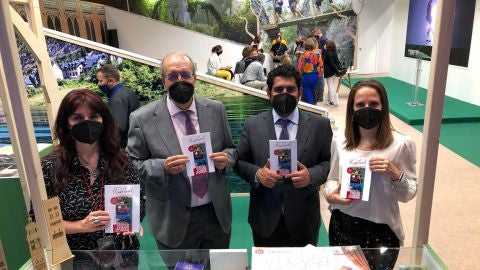 Presentaci&oacute;n de la gu&iacute;a #SienteTeruel en Fitur