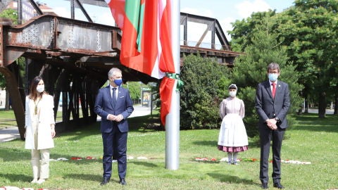 El lehendakari y el alcalde de Vitoria en el d&iacute;a de la capitalidad de Euskadi 
