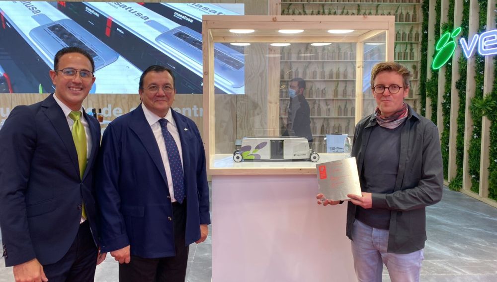 Responsables de Grupo Vectalia en el Stand de FITUR 2021