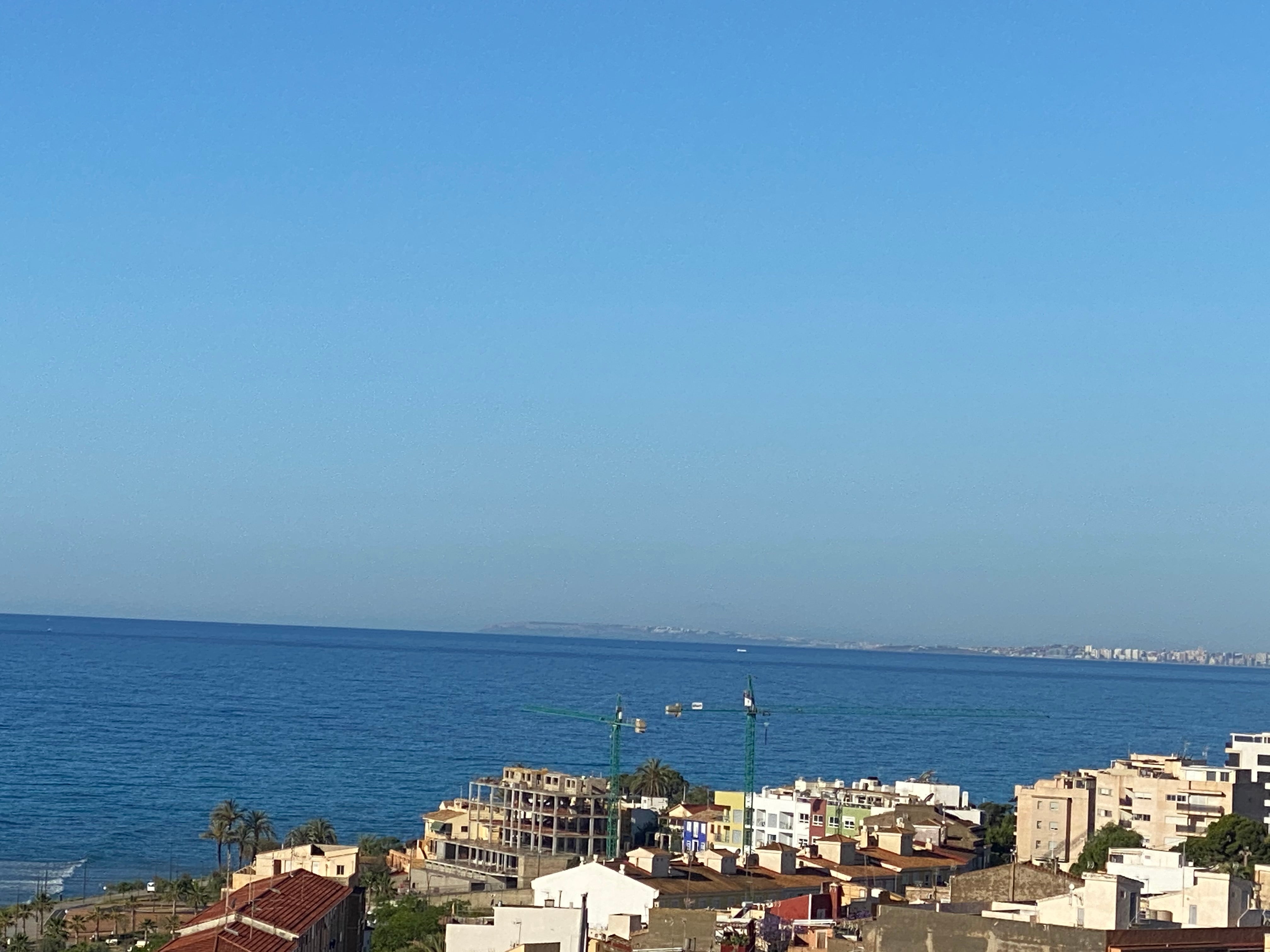 Lunes con cielos despejados en Benidorm, Altea y La Vila Joiosa Lunes con cielos despejados en Benidorm, Altea y La Vila Joiosa