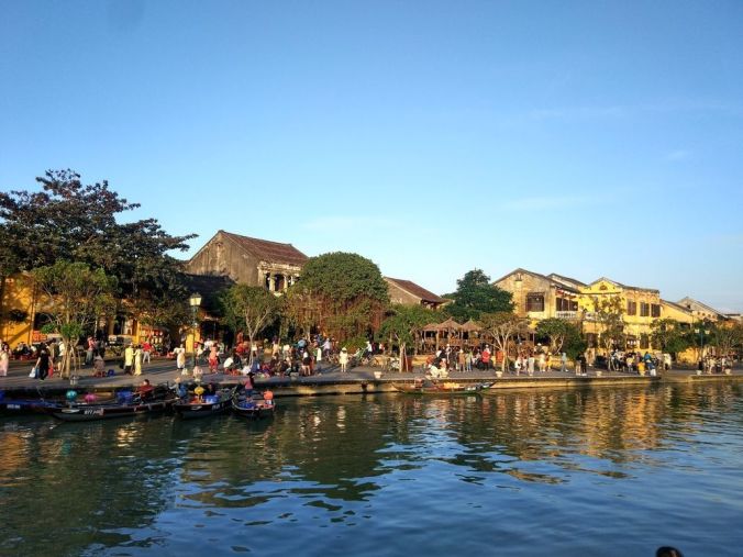 Vietnam en el tren de la reunificación Vietnam en el tren de la reunificación