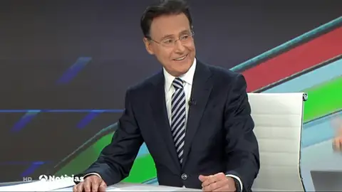 El sorprendente momento de Matías Prats: tararea en directo la canción que ganó Eurovisión cuando fue presentador del jurado El sorprendente momento de Matías Prats: tararea en directo la canción que ganó Eurovisión cuando fue presentador del jurado