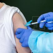 Osakidetza comenzará a vacunar esta semana con la segunda dosis a los colectivos esenciales menores de 60 años.