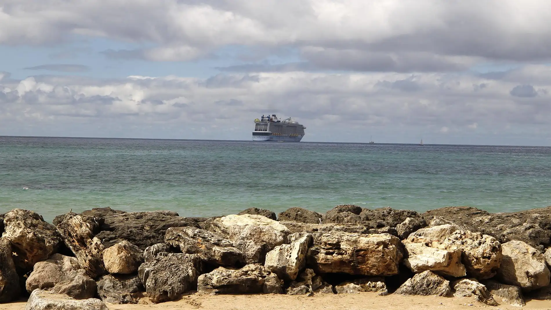 El crucero ‘Odyssey of the Seas’ en la bahía de Palma. 
