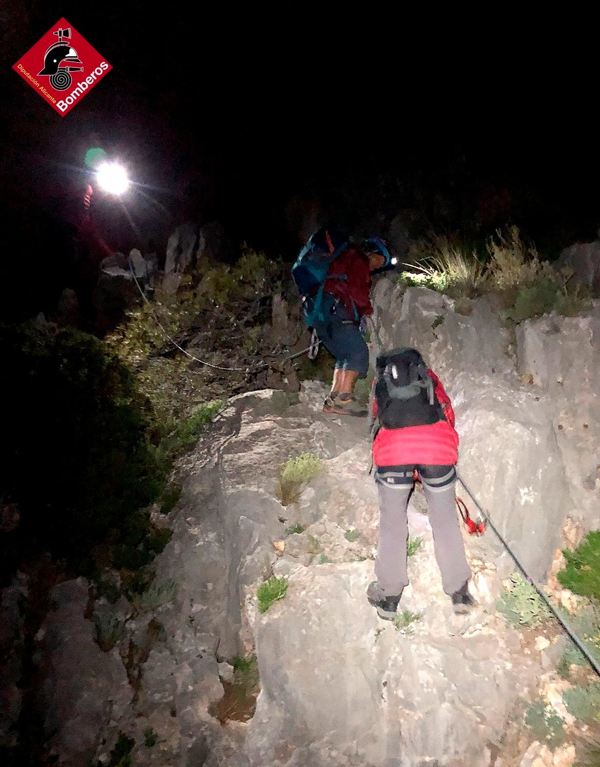 8 horas para rescatar a dos escaladores atrapados en una repisa del Puig Campana 8 horas para rescatar a dos escaladores atrapados en una repisa del Puig Campana