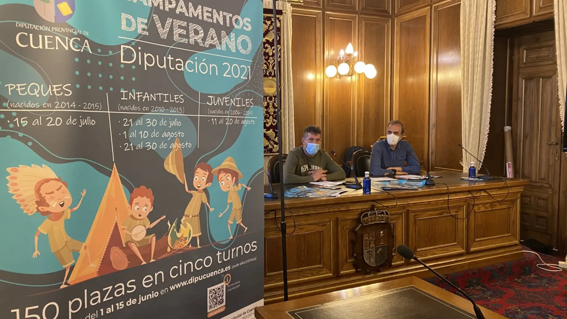 El diputado de Deportes, Santiago José Gómez, a la izquierda, durante la rueda de prensa en Diputación 