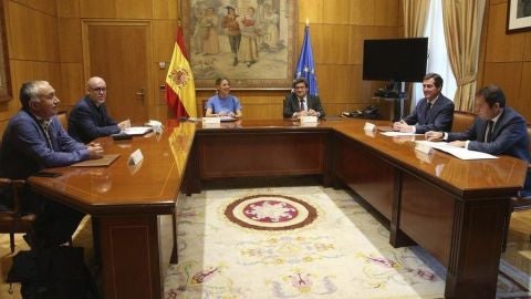 Imagen de archivo de una reuni&oacute;n entre Gobierno, sindicatos y empresarios