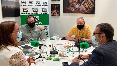 Los concejales Covadonga D&iacute;az y Jos&eacute; Luis Costillas en Onda Cero Oviedo