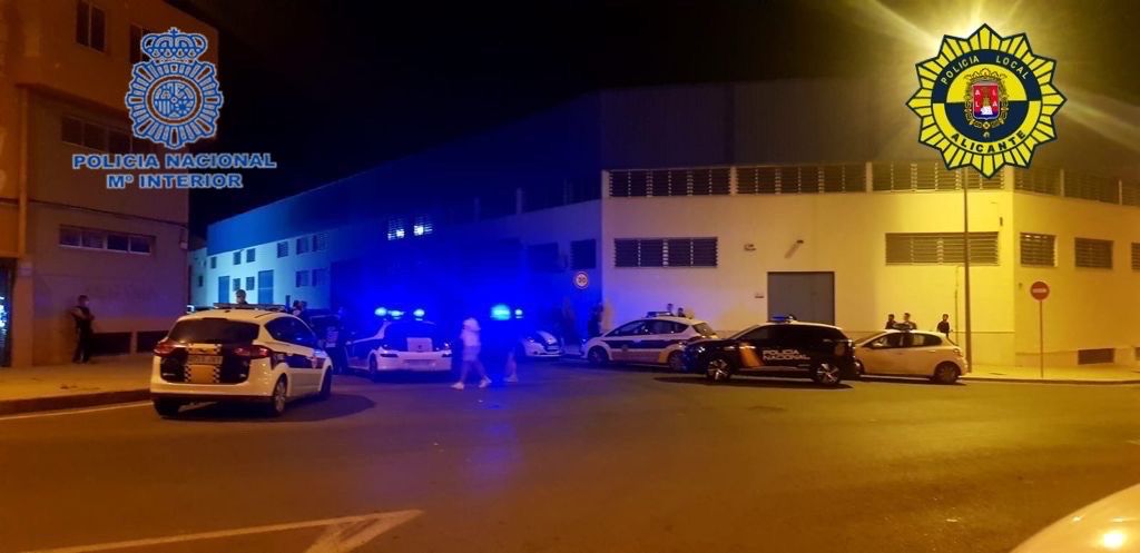 Descubierta una fiesta ilegal en una nave del Polígono de Rabassa con 38 personas Descubierta una fiesta ilegal en una nave del Polígono de Rabassa con 38 personas