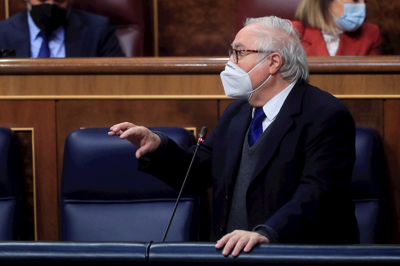 Así es la nueva ley que promueve el Gobierno: Serán castigadas las novatadas, copiar en los exámenes y los plagios en las tesis Así es la nueva ley que promueve el Gobierno: Serán castigadas las novatadas, copiar en los exámenes y los plagios en las tesis