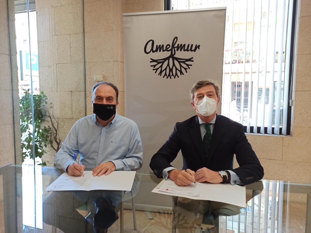 Amefmur y Onda Cero Región de Murcia firman un acuerdo de colaboración para visibilizar la labor de las empresas familiares Amefmur y Onda Cero Región de Murcia firman un acuerdo de colaboración para visibilizar la labor de las empresas familiares