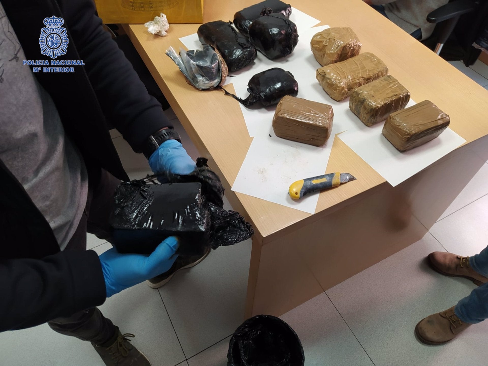 Detienen a 14 personas y desmantelan tres organizaciones que introducían droga en Mallorca Detienen a 14 personas y desmantelan tres organizaciones que introducían droga en Mallorca