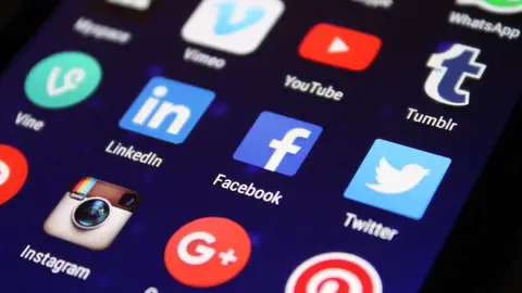 Móvil con redes sociales Móvil con redes sociales