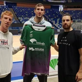 Alberto Díaz junto al marbellí Rubén Guerrero y Francis Alonso Alberto Díaz junto al marbellí Rubén Guerrero y Francis Alonso