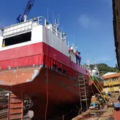 L'Espoir II en el varadero de Ferrol L'Espoir II en el varadero de Ferrol