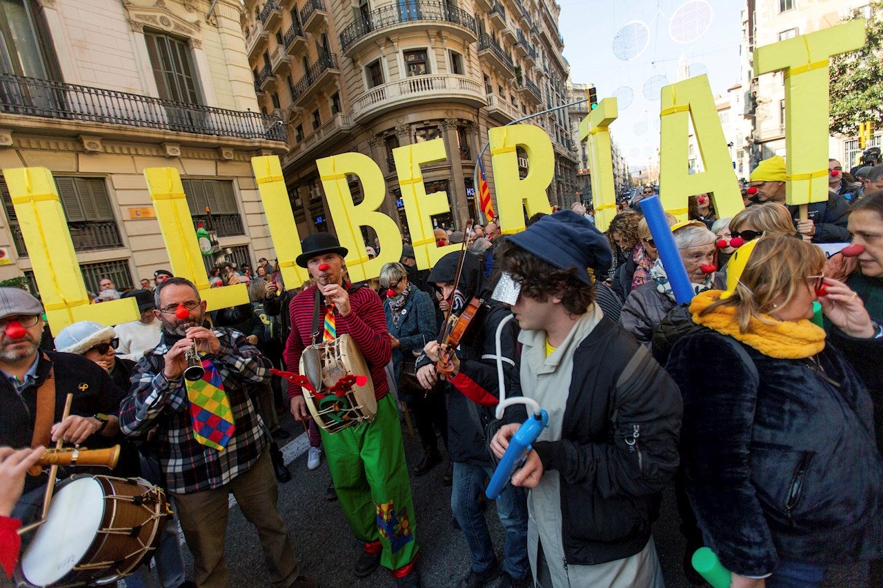 Las preguntas de Amón: "¿Cuántos votantes del PSOE van a tolerar los indultos a Junqueras y restantes malhechores?" Las preguntas de Amón: "¿Cuántos votantes del PSOE van a tolerar los indultos a Junqueras y restantes malhechores?"
