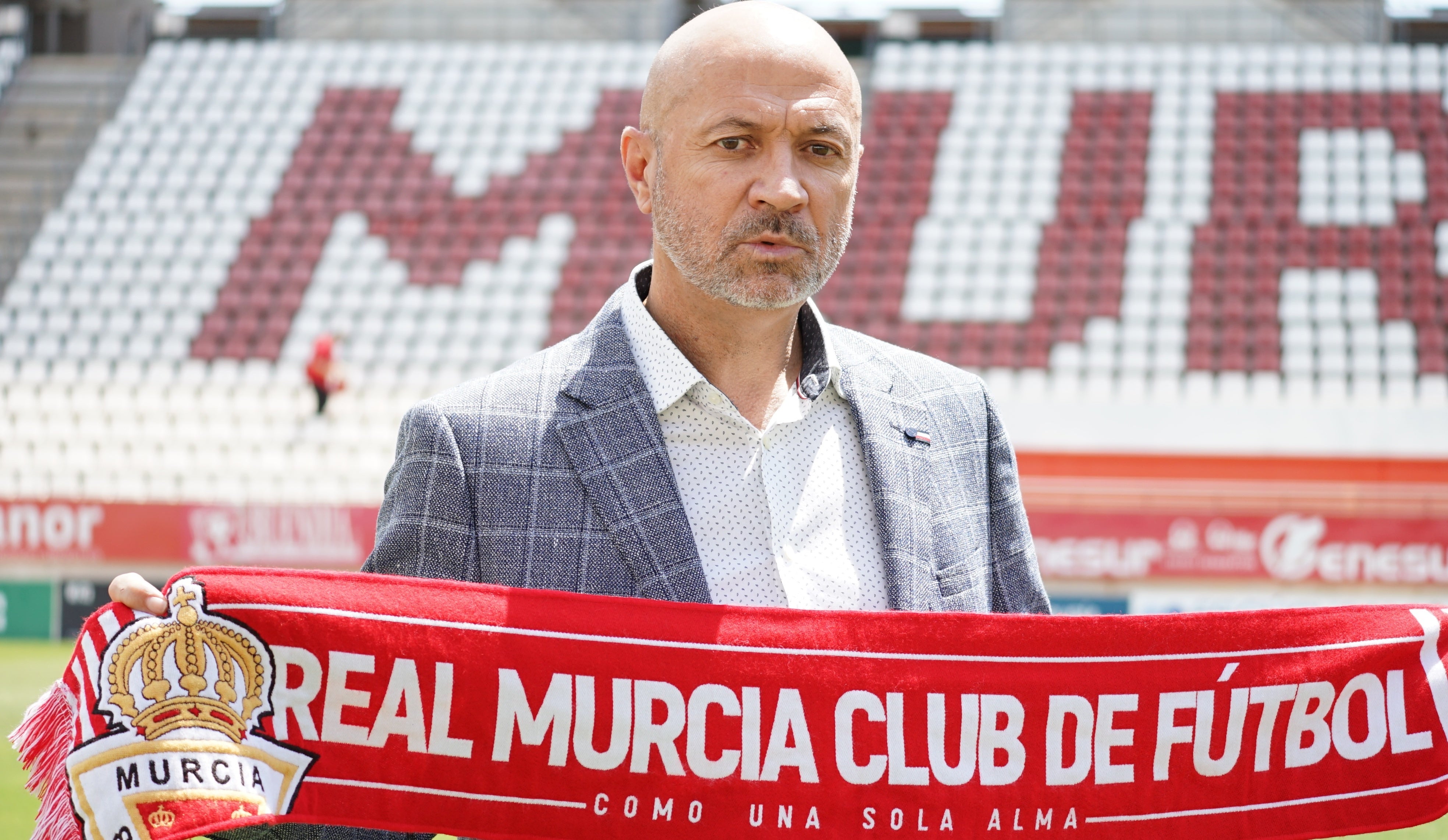 Manolo Molina: "Me gustaría que siete u ocho jugadores de la actual plantilla del Real Murcia continuasen la próxima temporada" Manolo Molina: "Me gustaría que siete u ocho jugadores de la actual plantilla del Real Murcia continuasen la próxima temporada"