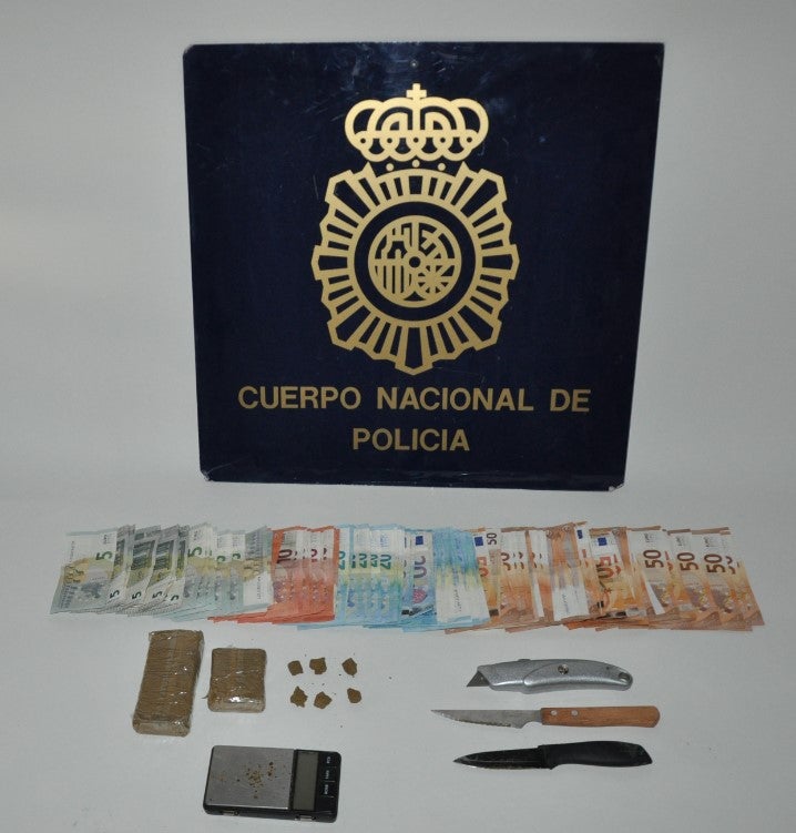Desmantelan un punto de venta de hachís en Puertollano y detienen a 4 personas Desmantelan un punto de venta de hachís en Puertollano y detienen a 4 personas