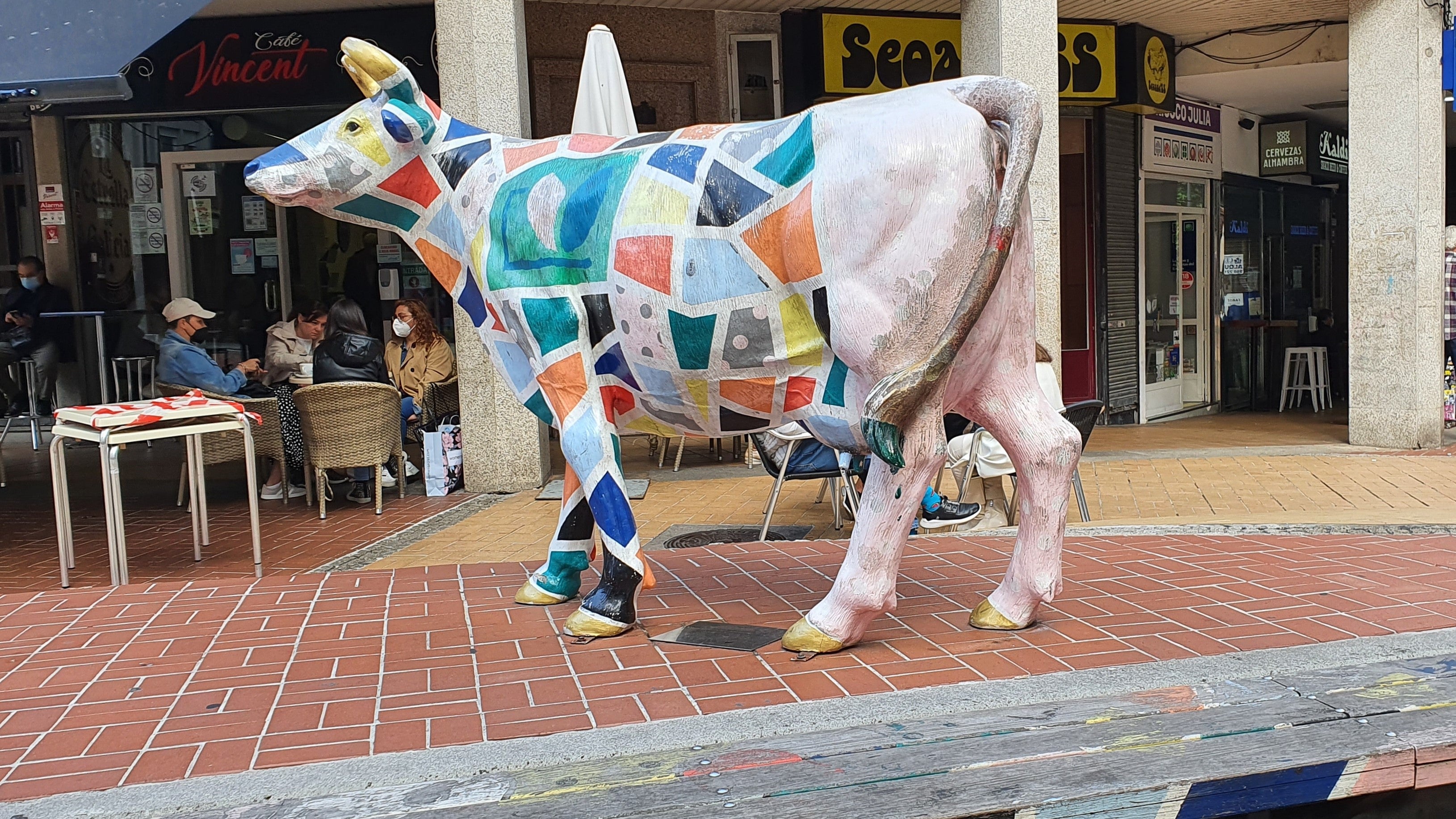 A vaca da praza Paz Nóvoa será retirada maña para a súa restauración A vaca da praza Paz Nóvoa será retirada maña para a súa restauración