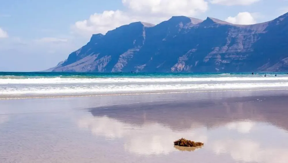 Famara Famara