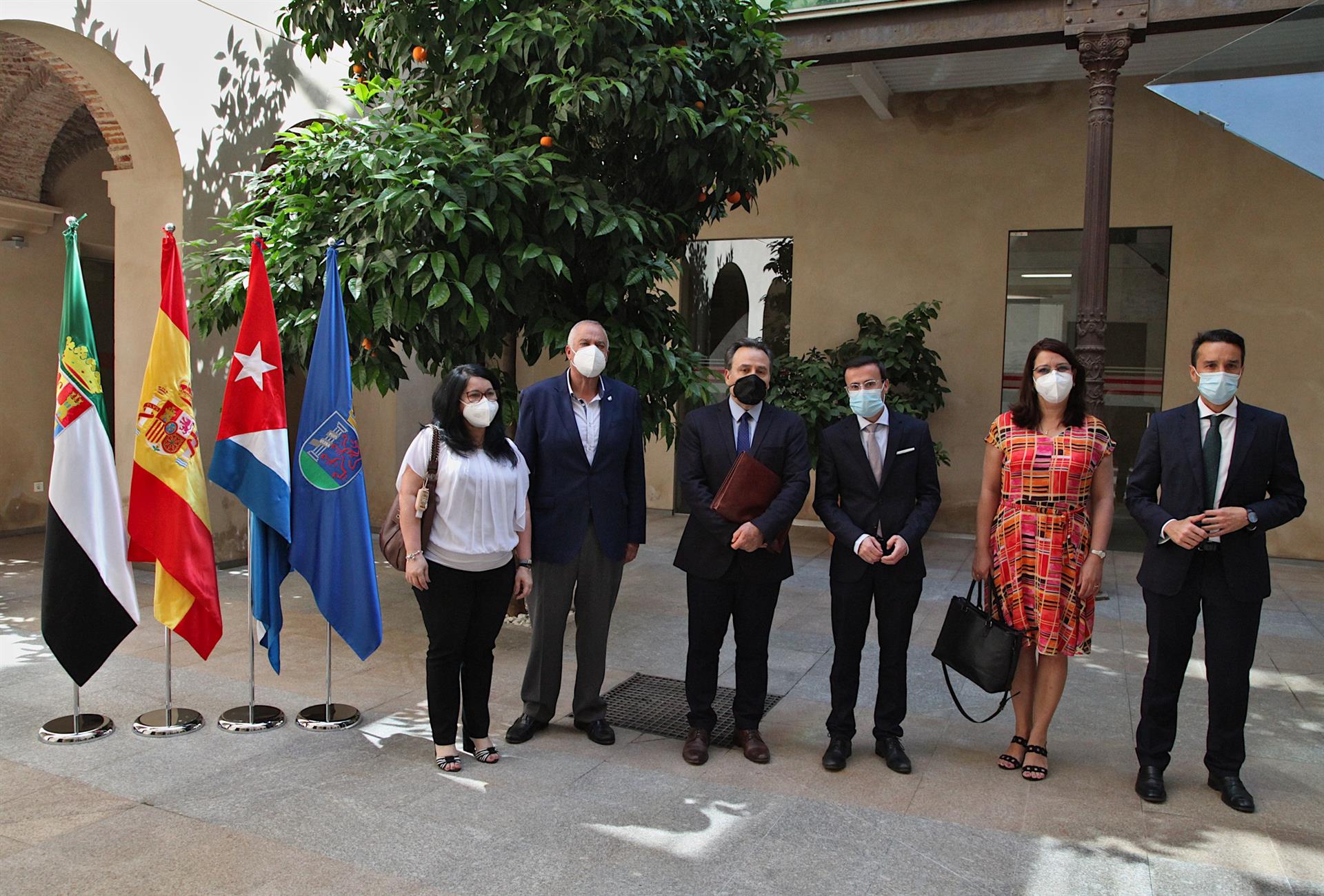El embajador de Cuba aborda proyectos de cooperación internacional con el presidente de la Diputación de Badajoz El embajador de Cuba aborda proyectos de cooperación internacional con el presidente de la Diputación de Badajoz