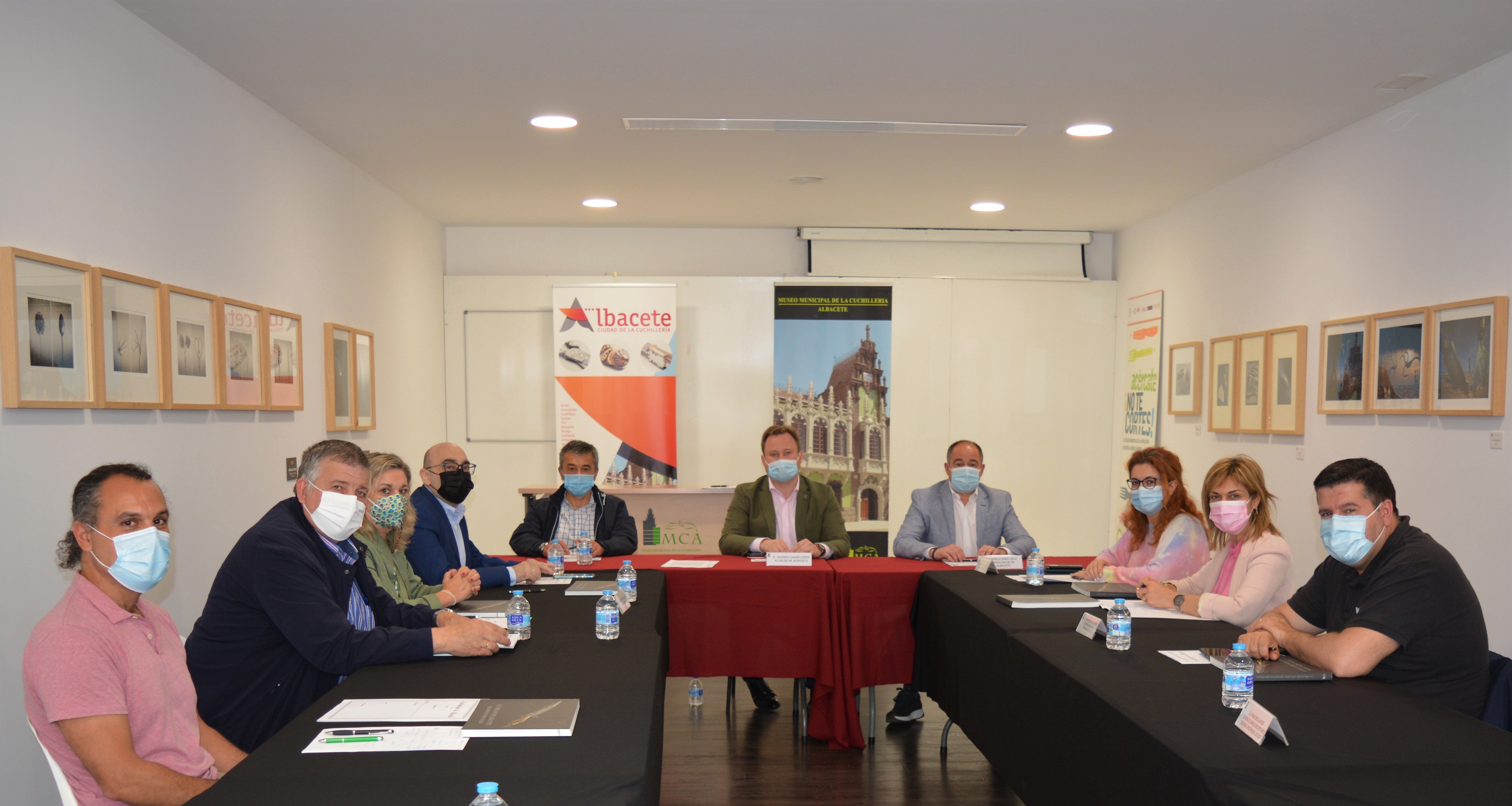 Puesta en común entre organizaciones agrarias, sindicatos y equipo de gobierno en torno la Ordenanza de Habitabilidad para trabajadores del campo Puesta en común entre organizaciones agrarias, sindicatos y equipo de gobierno en torno la Ordenanza de Habitabilidad para trabajadores del campo