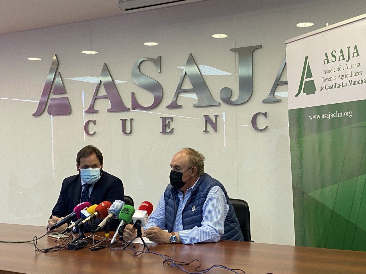 El PP de Castilla-La Mancha reniega de los indultos del "procés" y pregunta a Page su opinión El PP de Castilla-La Mancha reniega de los indultos del "procés" y pregunta a Page su opinión