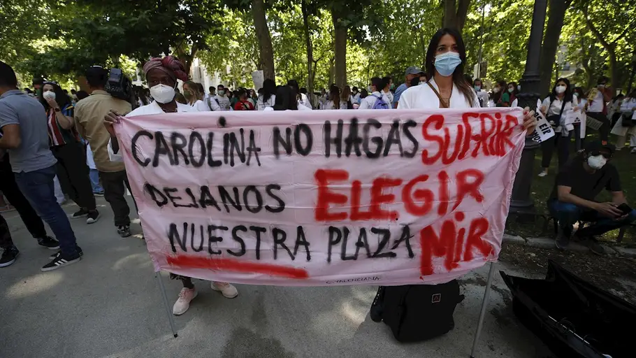 Los MIR, en guerra contra Sanidad por el nuevo sistema de adjudicación de plazas 'a ciegas' Los MIR, en guerra contra Sanidad por el nuevo sistema de adjudicación de plazas 'a ciegas'