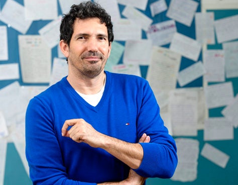 César Bona: "Tenemos que replantear la educación y preguntarnos los porqués de lo que enseñamos" César Bona: "Tenemos que replantear la educación y preguntarnos los porqués de lo que enseñamos"