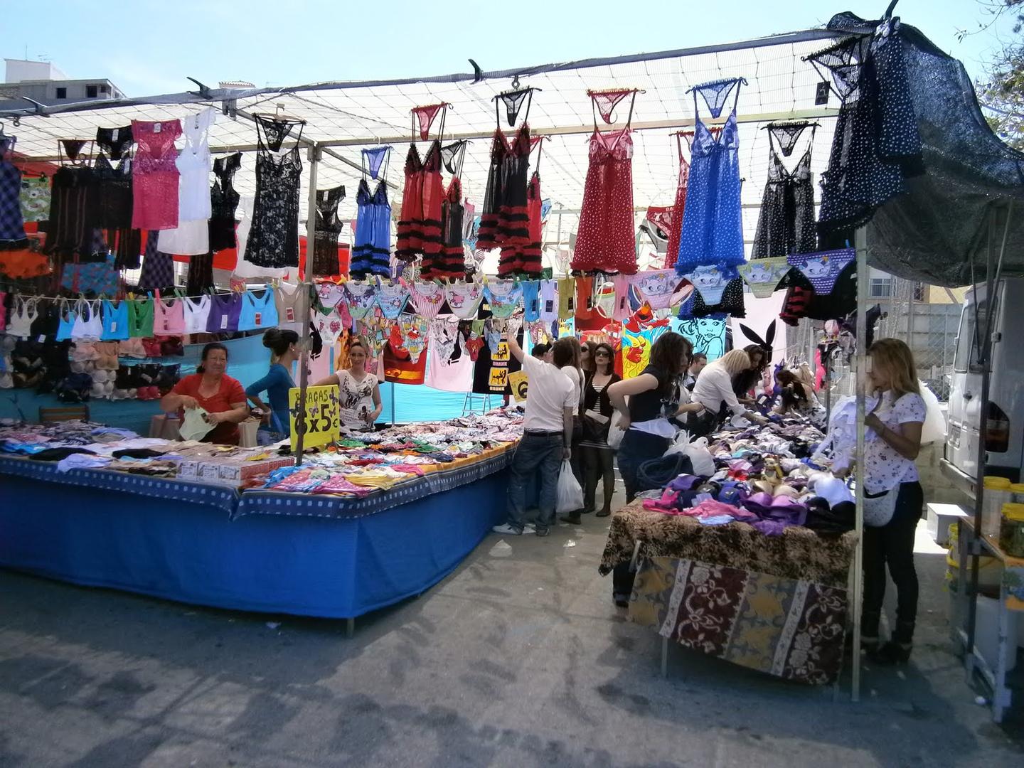 EL AYUNTAMIENTO DE HUELVA TRASLADA DE FORMA UNILATERAL EL MERCADILLO DE LOS VIERNES AL DOMINGO EL AYUNTAMIENTO DE HUELVA TRASLADA DE FORMA UNILATERAL EL MERCADILLO DE LOS VIERNES AL DOMINGO