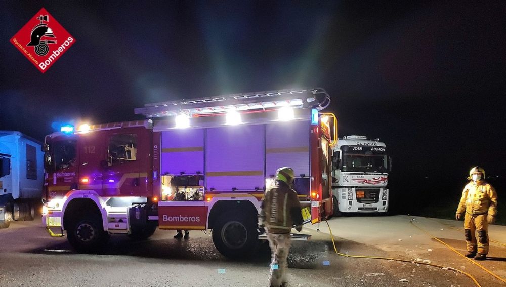 Un incendio en una vivienda de Elche acaba con el fallecimiento de un hombre de 30 años.