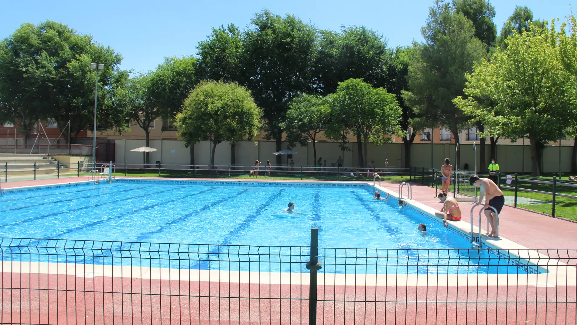 ¿Cuándo abren las piscinas municipales en Alcázar?