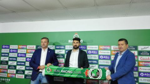 Presentaci&oacute;n de Guillermo Fern&aacute;ndez Romo como entrenador del Racing. Le acompa&ntilde;an Alfredo P&eacute;rez y Pedro Ortiz, m&aacute;ximos accionistas del club.